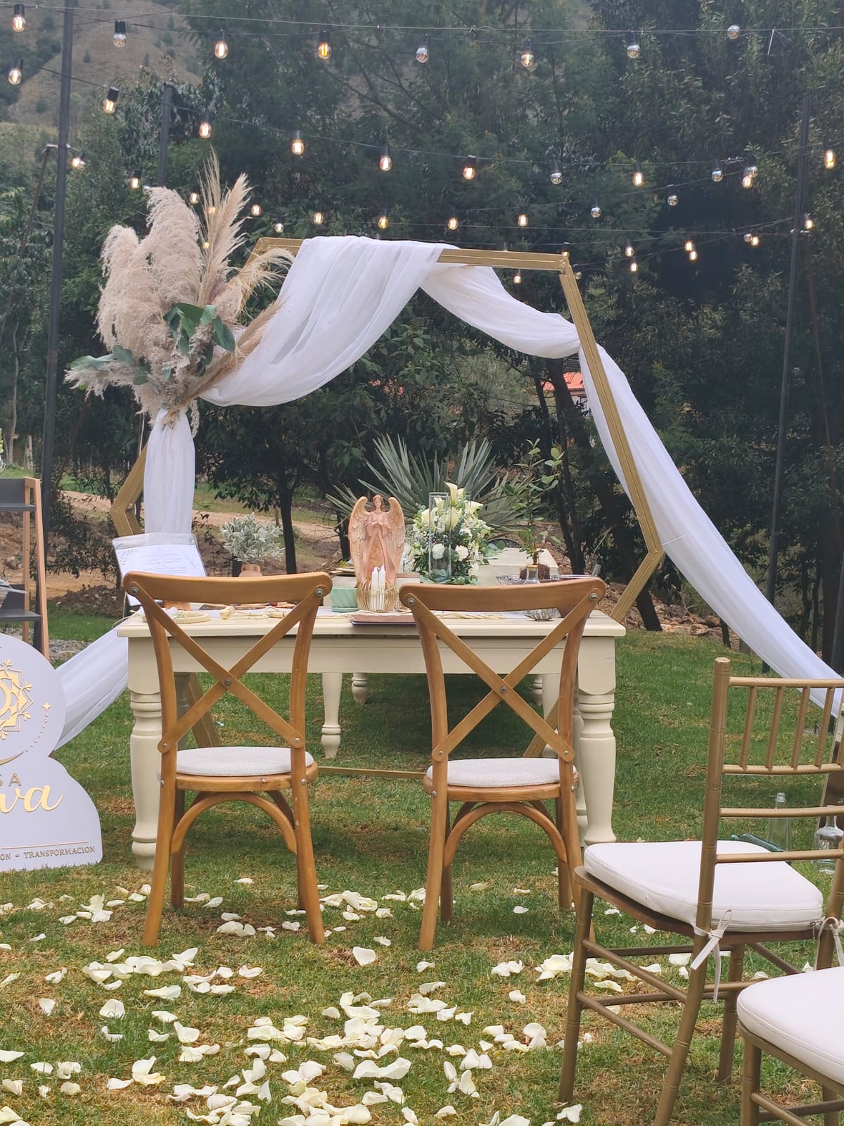 Arco decorado para una ceremonia Casa Eywa